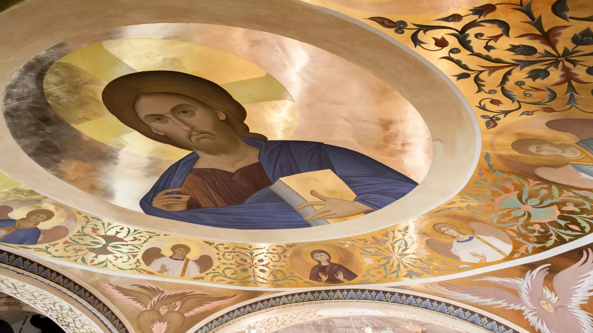 Фрески в новом кафедральном соборе Челябинска